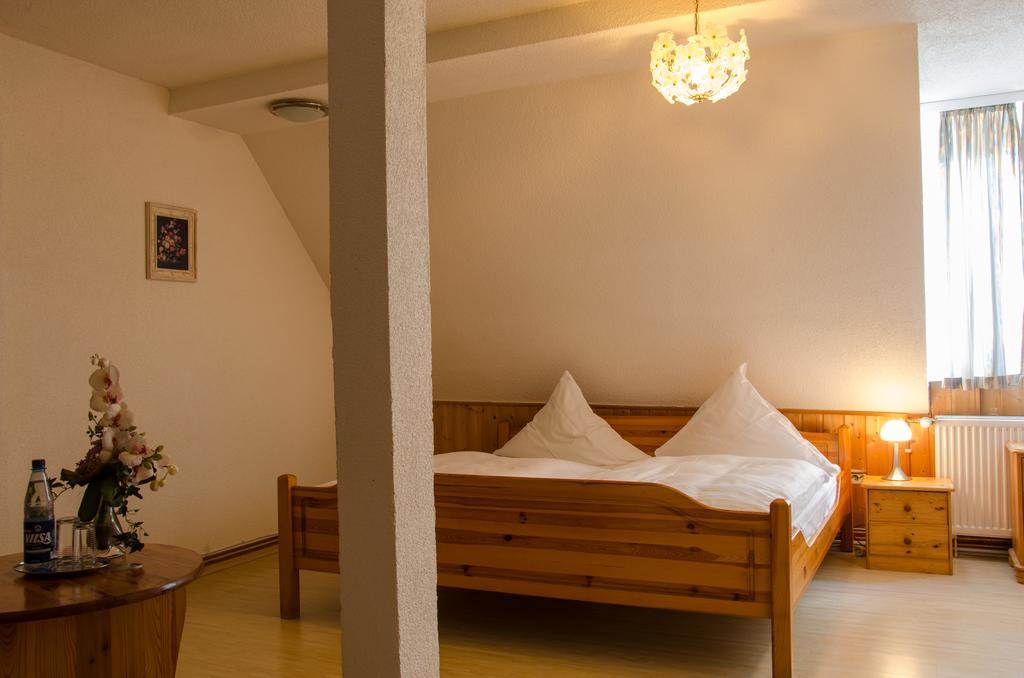 Hotel Zum Ruecking Нортхайм Экстерьер фото